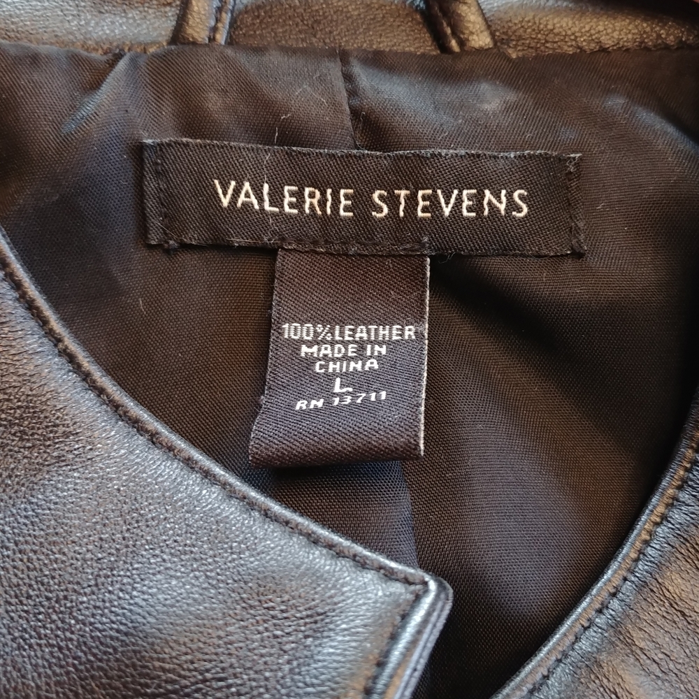 Elegant Black Leather Jacket - Picture 2 of 2